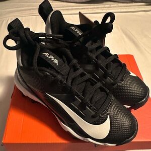 Nike Alpha Menace 4 Shark Molded Football Cleats SZ Kids 13C Black | White